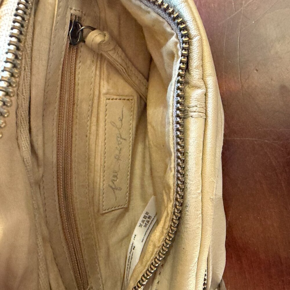 FREE PEOPLE Archer Leather Sling Bag Fanny Pack Cream Crossbody Bag - Picture 7 of 7